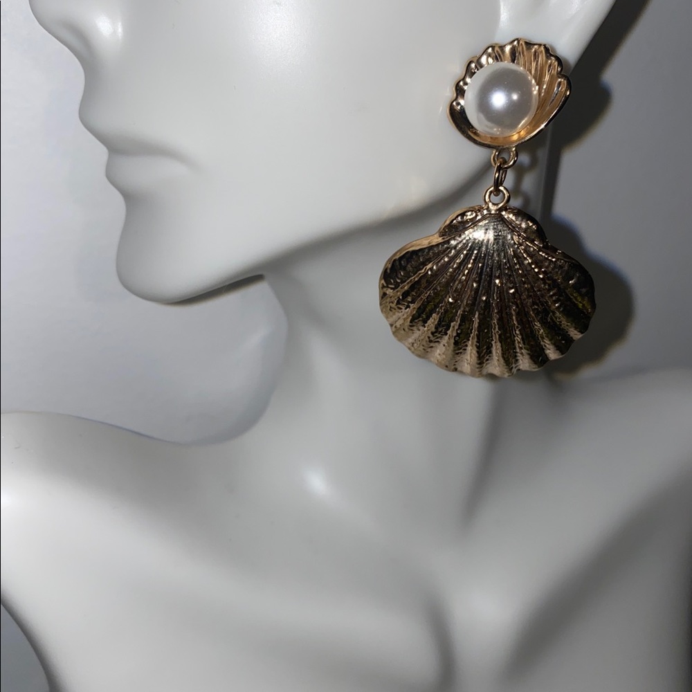 Reliquia Seashell Pearl Earrings